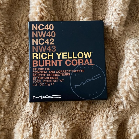 M•A•C STUDIO FIX CONCEAL & CORRECT PALETTE - Picture 5 of 13